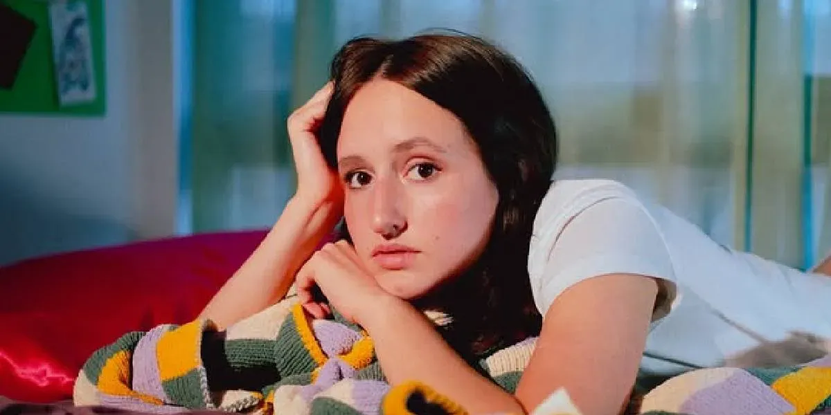 Makna Lagu “Wyd Now?” dari Sadie Jean: Kerinduan, Nostalgia, dan Godaan Kembali pada Masa Lalu