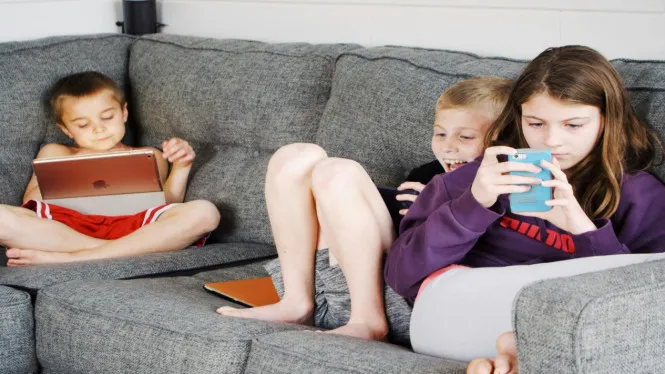 Penggunaan Gadget pada Anak Perlu Pendampingan Orang Tua