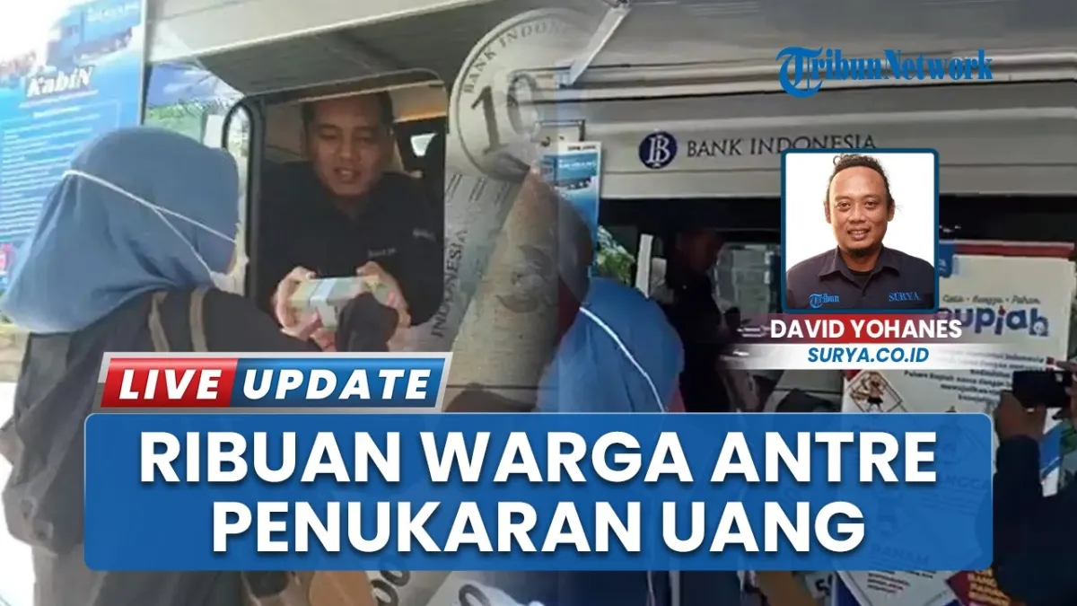 Ratusan Warga Antre Tukar Uang Baru di Halaman Masjid Al Munawar Tulungagung