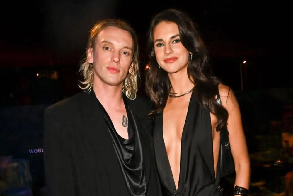 Kisah Asmara Jamie Campbell Bower dan Elena Taber: Dirumorkan Sejak April 2025 hingga Tampil Bersama di Berbagai Acara