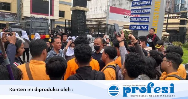 Amoras Gelar Aksi di Polrestabes Makassar, Desak Transparansi Kasus Penembakan dan Kekerasan di Kampus UNM
