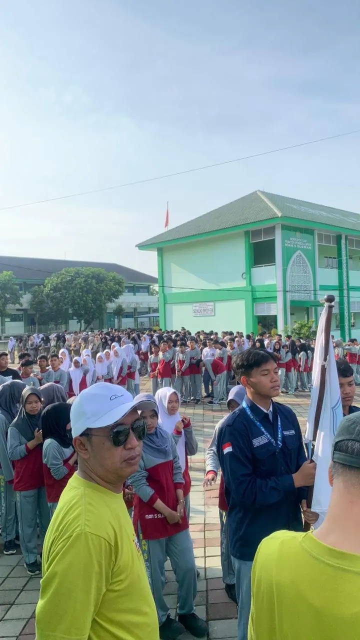 MAN 5 Sleman Peringati Hari Gizi Nasional dengan Jalan Sehat dan Bekal Bergizi