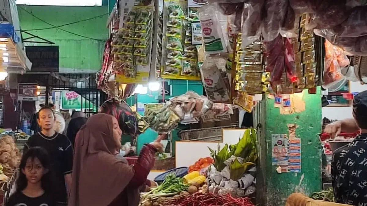 Harga Bahan Pokok di Padang Naik, Warga Rasakan Belanja Rp200 Ribu Tak Lagi Cukup