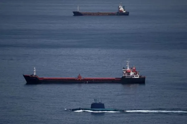 Iran Umumkan Penutupan Total Selat Hormuz Usai Kematian Ayatollah Ali Khamenei