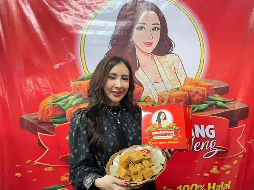 Ucie Sucita Buka Gerai Tahu Sumedang di Kuningan, Kembangkan Usaha Keluarga