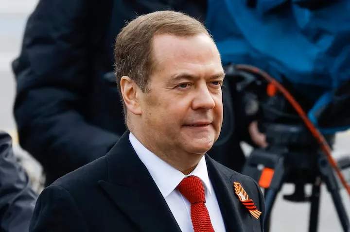 Medvedev Peringatkan Risiko Konflik Global dari Dorongan Perubahan Rezim AS di Iran