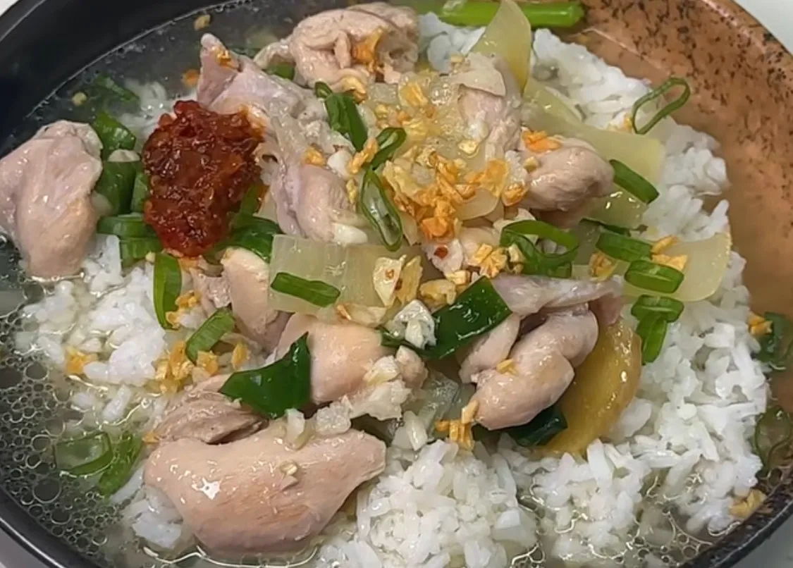 Resep Sup Ayam Hainan: Gurih, Berkaldu Jernih, dan Cocok untuk Menu Harian