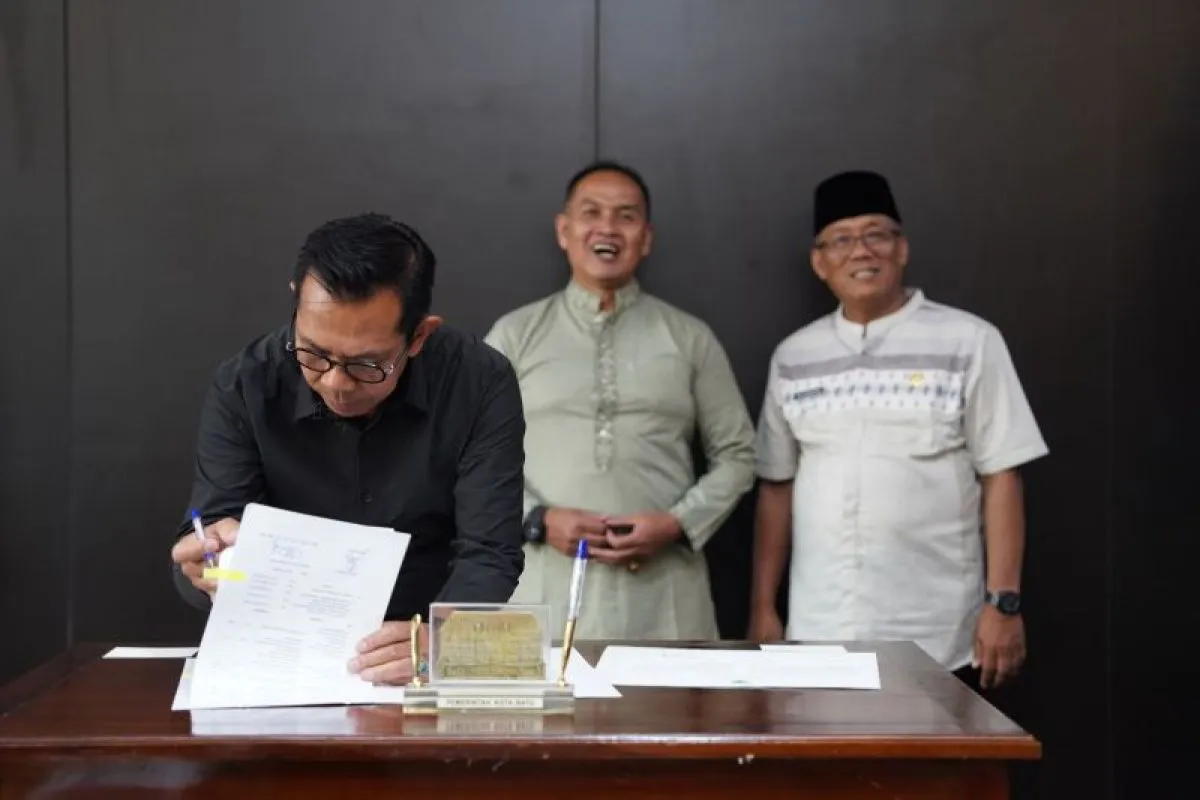 Wali Kota Batu Dorong Transparansi Birokrasi, Kepala SKPD Teken Perjanjian Kinerja 2026