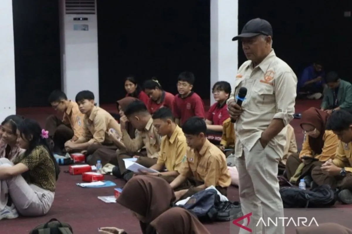 Puluhan Pelajar di Samarinda Ikuti Pelatihan Penulisan dan Pembacaan Cerpen