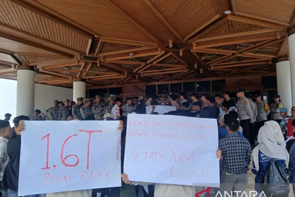 Mahasiswa Demo di Kantor Gubernur Aceh, Desak Transparansi Dana Penanganan Bencana