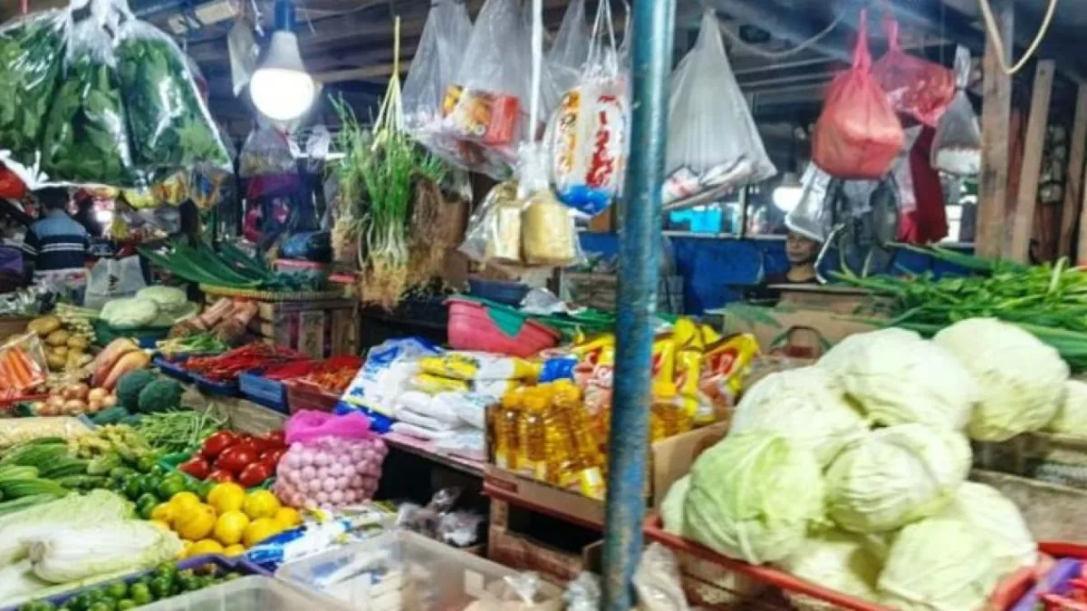 Harga Pangan Terkini di Pasar Tomang Barat: Cabai Rawit Merah Melambung, Ayam dan Bahan Pokok Lain Berubah