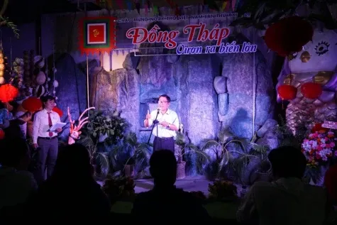 Dong Thap Gelar Hari Puisi Vietnam ke-24 Bertema "Menjangkau Lautan Lepas"