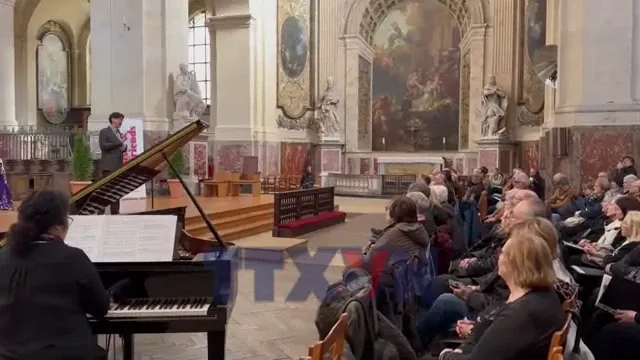 Paduan Suara Tanah Air Bawakan Lagu Vietnam di Festival Paduan Suara Internasional Paris