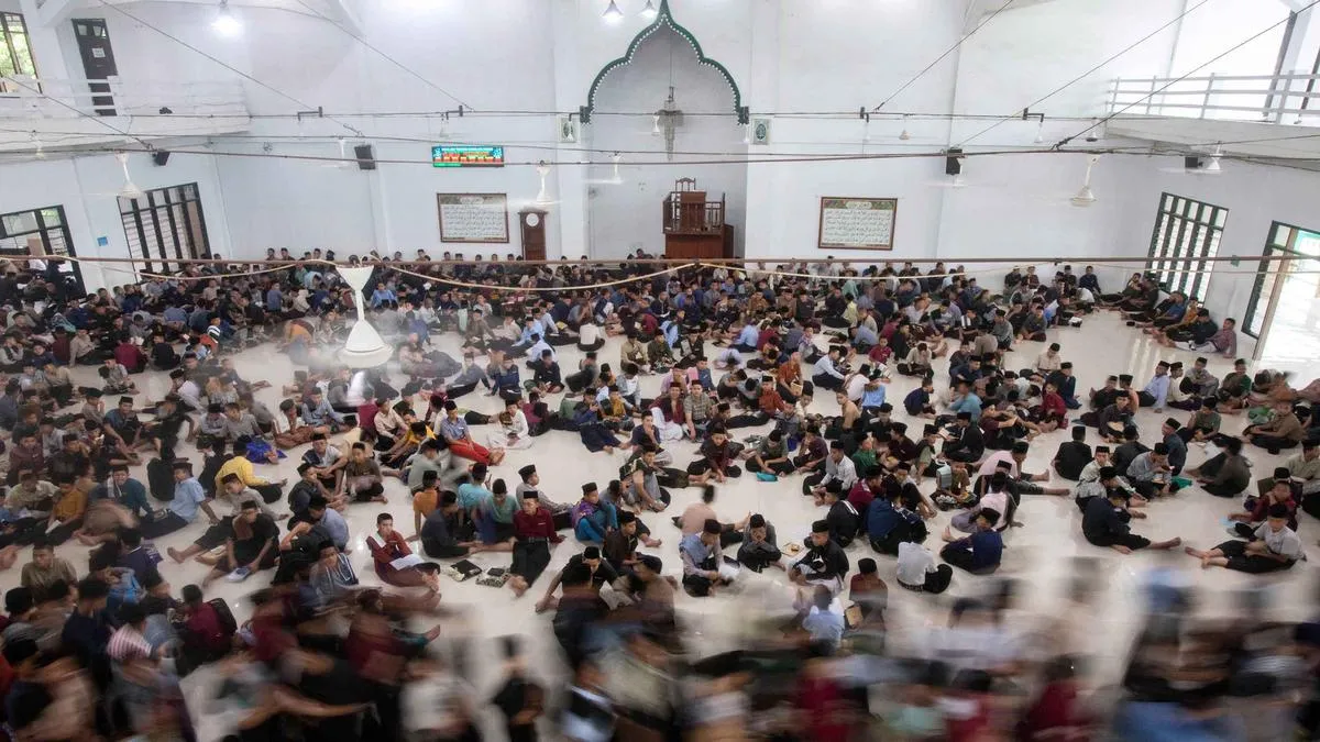 Sejumlah Hoaks Bertema Ramadan Beredar di Media Sosial, dari Internet Gratis hingga Rekrutmen Relawan