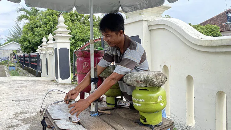 Dedi Aryanto Konsisten Jalankan Jasa Isi Ulang Korek Gas dan Kaleng Gas Portable di Yogyakarta Sejak 1997