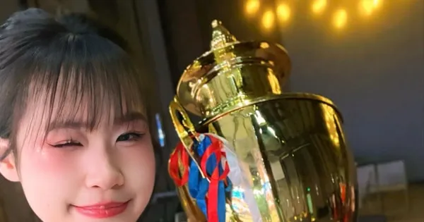 Dam Thuy Tien Raih Piala Emas di Kompetisi Seni Internasional Pasifik di Chengdu