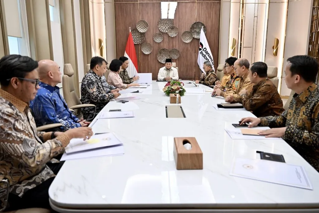 Prabowo Bahas Dampak Eskalasi Konflik Timur Tengah terhadap Ekonomi Global bersama DEN dan Menteri Terkait