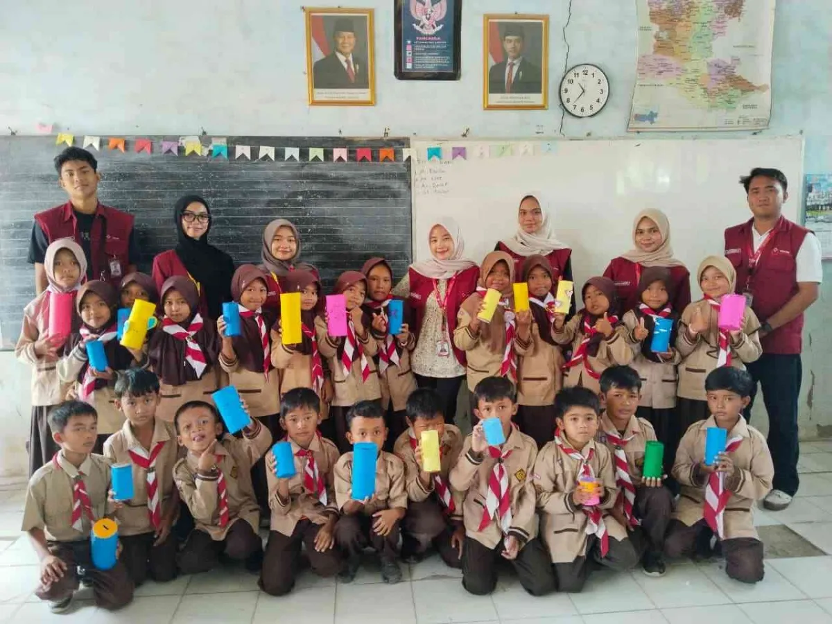 Mahasiswa KKN Universitas Peradaban Gelar Workshop Gemar Menabung di Kelas 3 SDN Cinanas 4