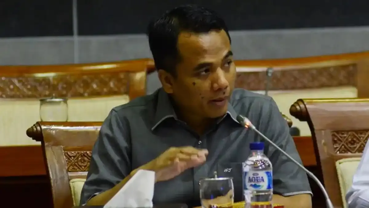 DPR Minta Pemerintah Pastikan Data KTP dan NIK Aman Usai Registrasi SIM Card