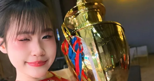 Dam Thuy Tien Raih Piala Emas di Festival Seni Internasional Asia-Pasifik