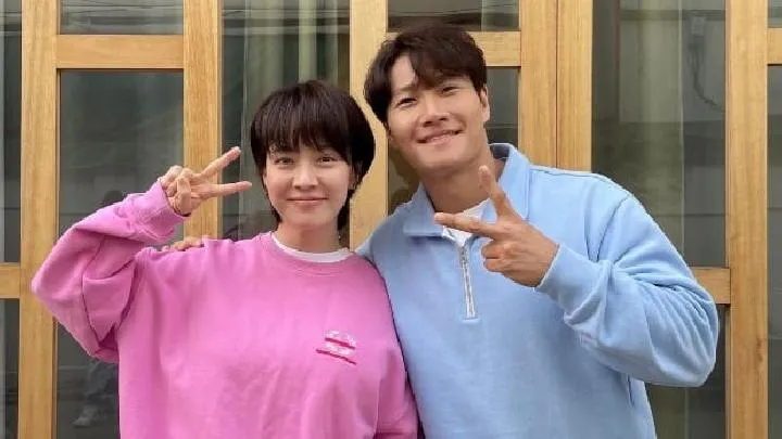 Song Ji Hyo Menangis Saat Kim Jong Kook Umumkan Rencana Pernikahan di Running Man