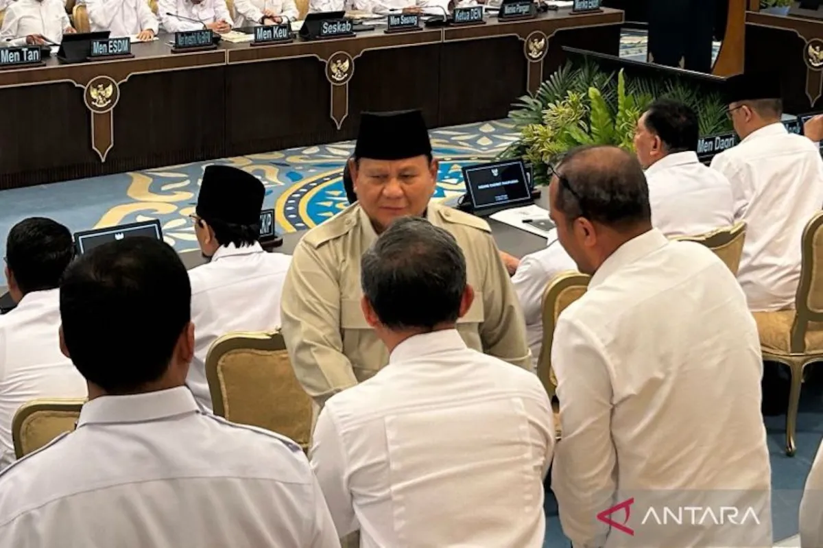 Hadapi Ketidakpastian Global, Prabowo Dorong Penghematan BBM dan Kajian Kebijakan WFH