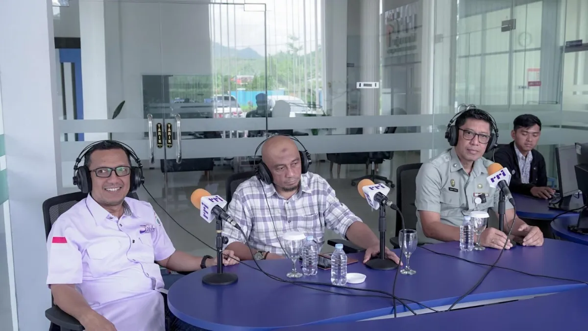 Pembatasan Gadget di Sekolah Dibahas di Podcast Halo Sulbar, Kominfo Dorong Literasi Digital