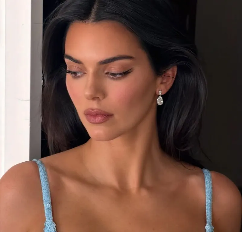 Suede Bronzer Jadi Tren Makeup 2026, Tawarkan Efek Sunkissed yang Halus dan Natural