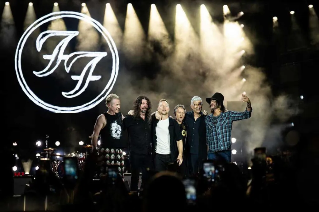 Foo Fighters Akui Tak Jelaskan Rinci Alasan Berpisah dengan Drummer Josh Freese