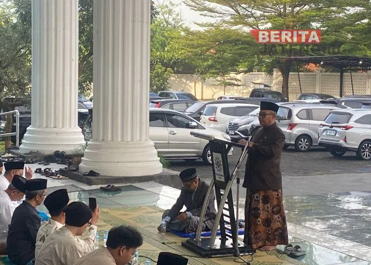 Mendikdasmen Abdul Mu’ti Jadi Khotib Sholat Id di Kudus, Serukan Perdamaian Dunia