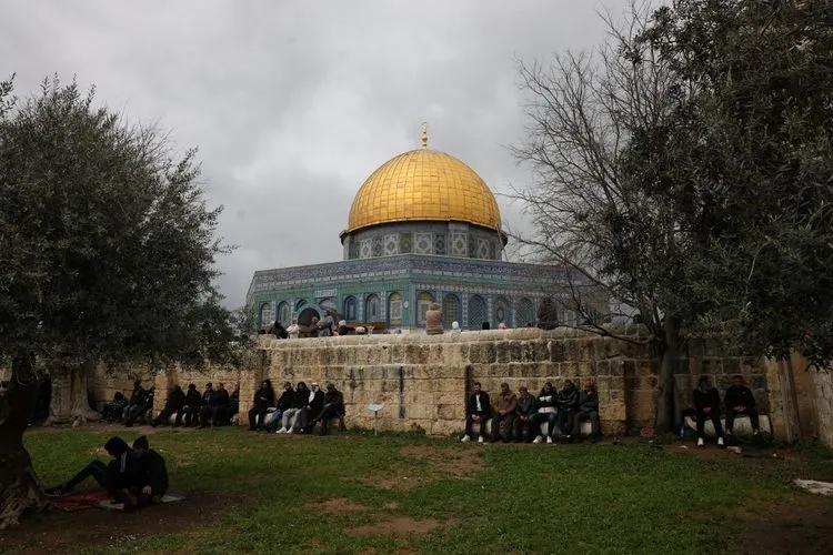 Kabar Dunia Sepekan: Israel Larang Shalat Id di Masjid Al Aqsa dan Arab Saudi Desak Trump Tekan Iran