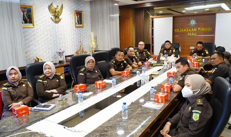 Kejati Riau Tegaskan Komitmen Tangani Perkara Korupsi Secara Profesional dan Transparan
