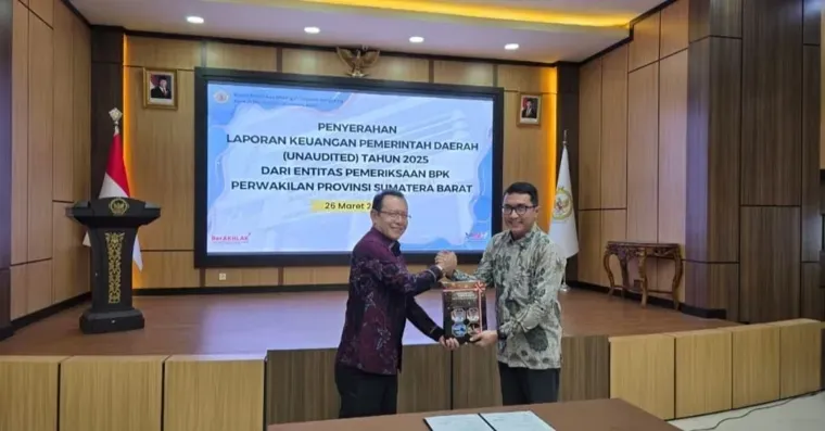 Wali Kota Payakumbuh Serahkan LKPD Unaudited 2025 ke BPK Sumbar