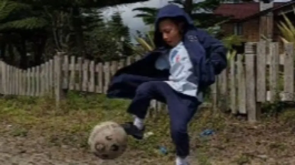 Zaki Abbas Viral usai Gaya Freestyle Bola Ditiru Sejumlah Idol K-Pop