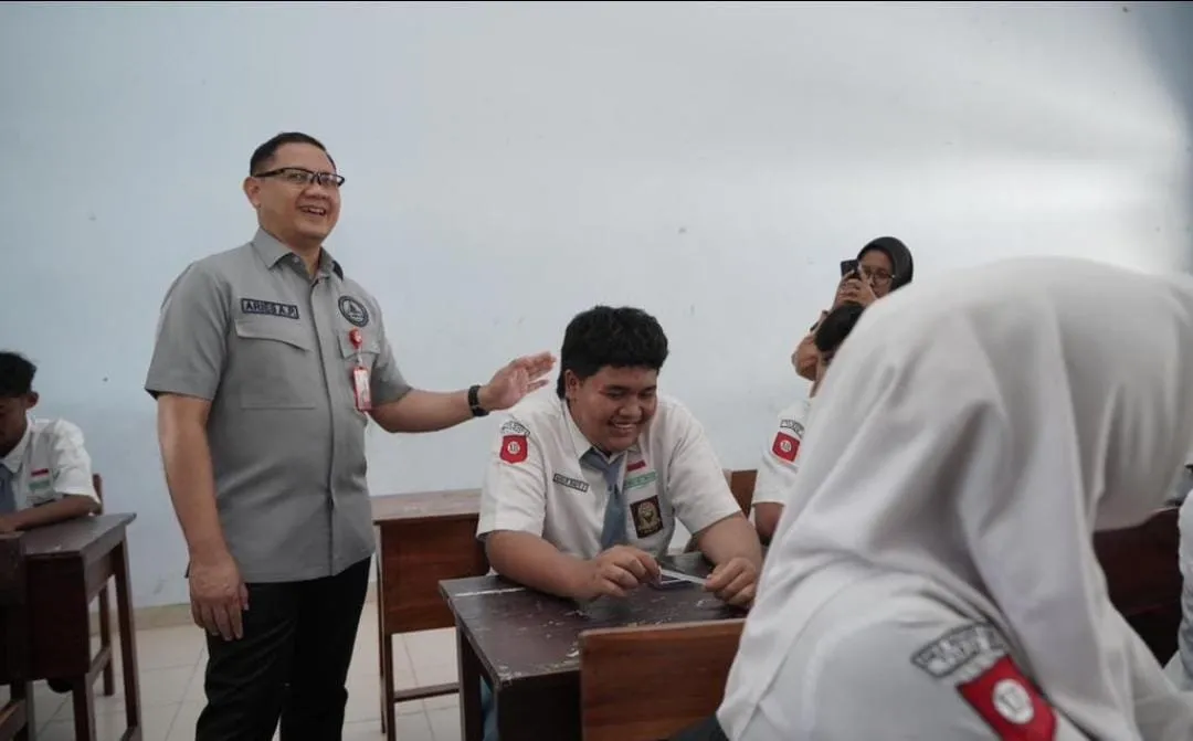 Dindik Jatim Uji Coba Pembatasan Penggunaan Gadget di SMA, SMK, dan SLB Mulai April 2026