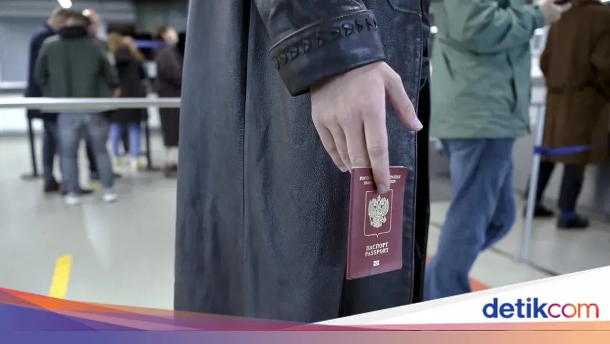 Turis Rusia Mencari Cara agar Tetap Bisa Bepergian di Tengah Pembatasan di Eropa