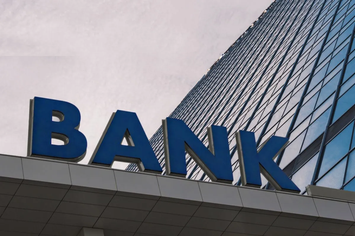 OJK: Konflik Timur Tengah Berpotensi Tekan Rupiah dan Inflasi, Risiko Perbankan Dipantau