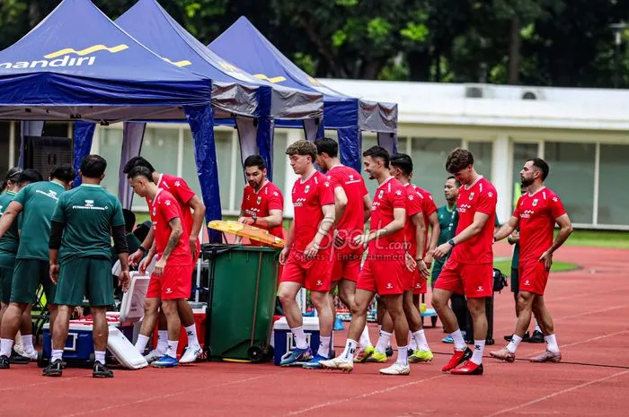 Latihan Timnas Indonesia di Bawah John Herdman Dihiasi Tenda Sarnafil dan Musik