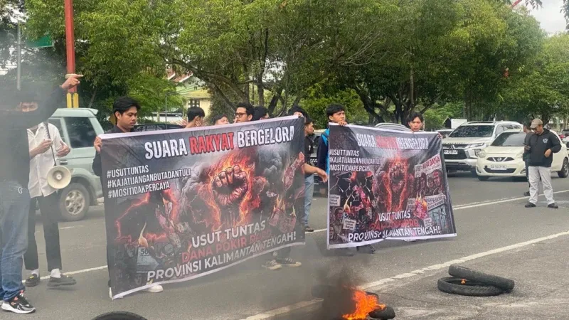 Aksi SEMMI Kalteng di Kejati Kalteng Memanas, Desak Pemeriksaan Dana Pokir DPRD