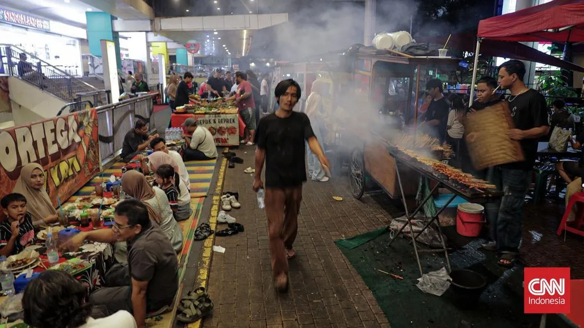 Blok M Selepas Senja: Ketika Lapar, Kota, dan Rindu Bertemu di Satu Trotoar