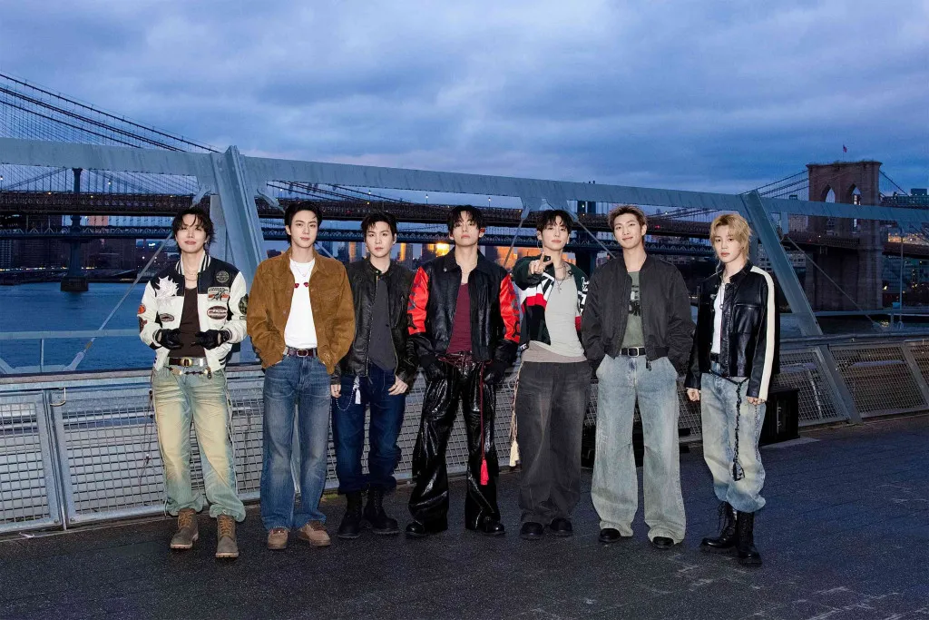 BTS Rilis Deluxe Vinyl ARIRANG, Sisipkan Lagu Baru “Come Over” Produksi Suga