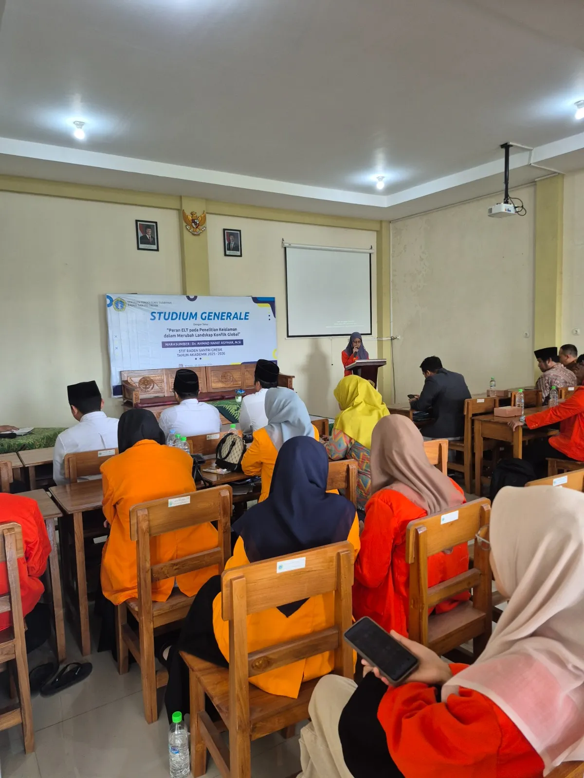 STIT Raden Santri Gresik Gelar Diskusi Akademik tentang ELT, Penelitian Keislaman, dan Konflik Global