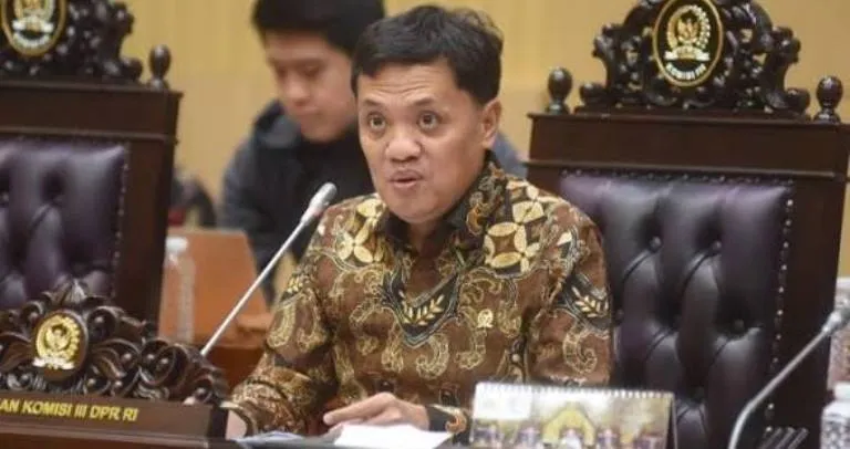 Ketua Komisi III DPR Apresiasi Transparansi Polri dalam Menindak Pelanggaran Anggota