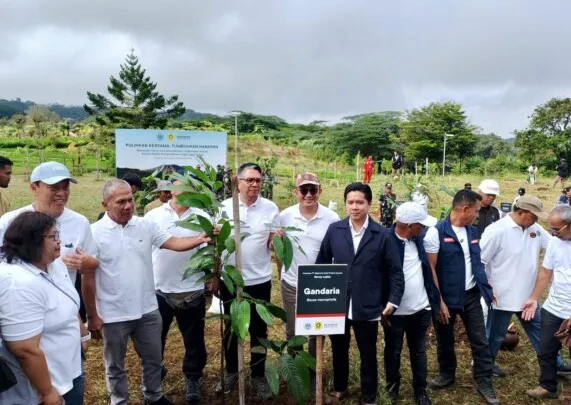 Eiger Adventure Land dan KLH Tanam 350 Pohon Endemik di Lembah Nendeut untuk Perkuat DAS Bogor