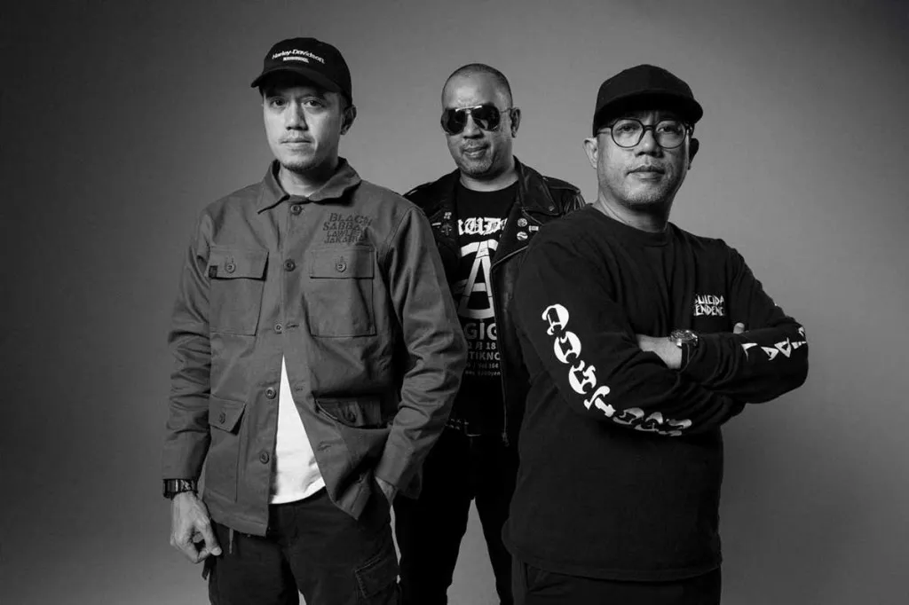 Seringai Rilis Dua Video Musik “Sejati” dan “Senarai Feses”, Buka Babak Baru Usai Kepergian Ricky Siahaan