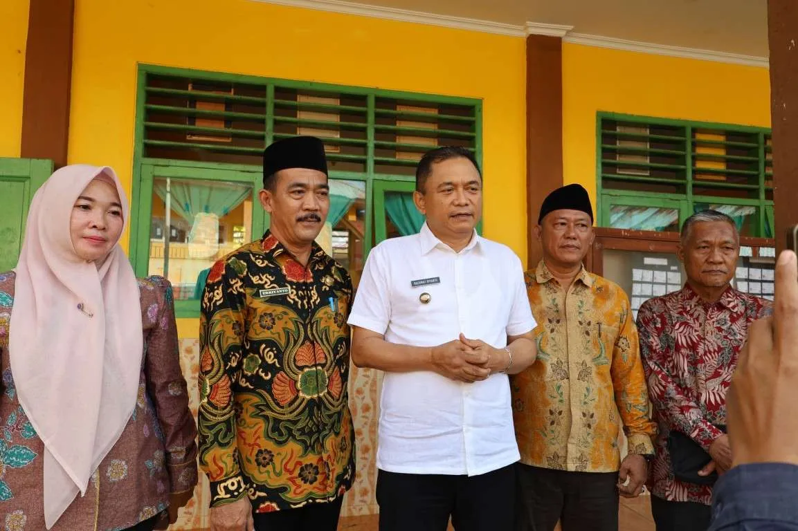 Bupati Bengkulu Tengah Tinjau Tes Kompetensi Akademik Berbasis Digital dan Program Makan Bergizi Gratis