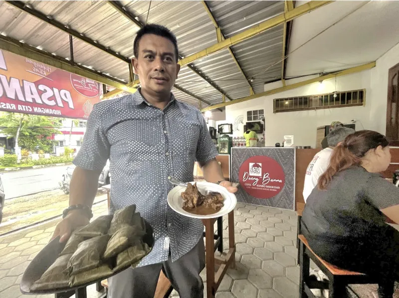 Kuliner Makassar Daeng Banna Buka di Kawasan Masjid Al Akbar Surabaya
