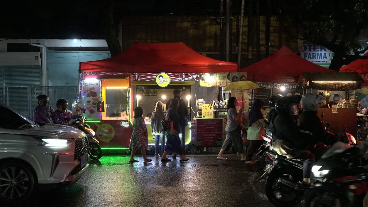 Empat Kawasan Street Food Malam di Bandung yang Ramai Pengunjung