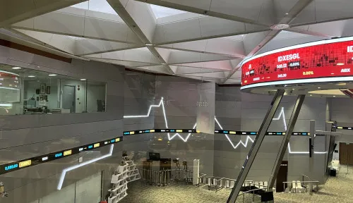 Nilai Transaksi Harian Saham Melonjak, IHSG Turun 0,44% dalam Sepekan