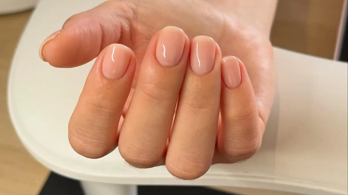 Aura Nails, Tren Kuku Gradasi Lembut yang Viral di Media Sosial